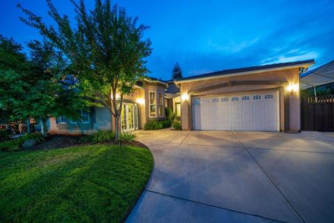1692 N Jasmine Ave, Clovis, CA 93619 photo 1