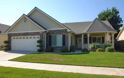 576 Everglade Ave, Clovis, CA 93619 photo 1