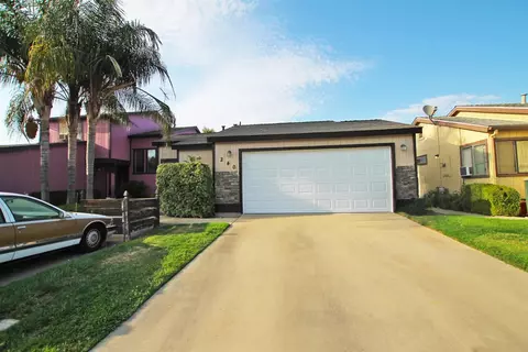 240 E Prospect Ave, Visalia, CA 93291 photo 1
