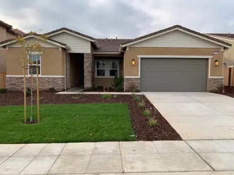 656 Blossom Way S, Madera, CA 93636 photo 1
