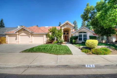 703 Cromwell Ave, Clovis, CA 93611 photo 1