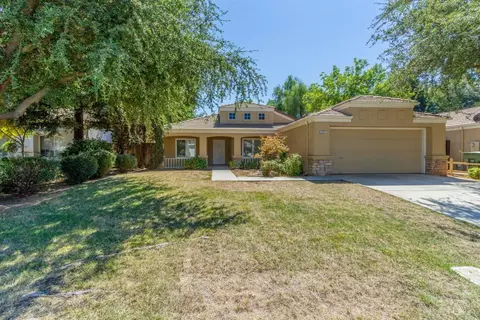 2301 E Fallbrook Ave, Fresno, CA 93720 photo 1