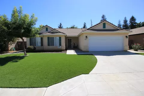 2567 E Christopher Dr, Fresno, CA 93720 photo 1