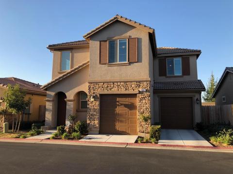 3041 Glacier Ln, Clovis, CA 93619 photo 1