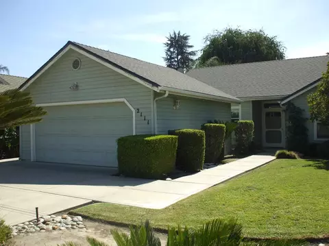 2111 E Kaweah Ct, Visalia, CA 93292 photo 1