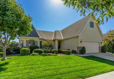 422 W Vermont Ave, Clovis, CA 93619 photo 1