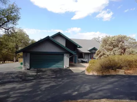 40874 Westview Ln, Oakhurst, CA 93644 photo 1