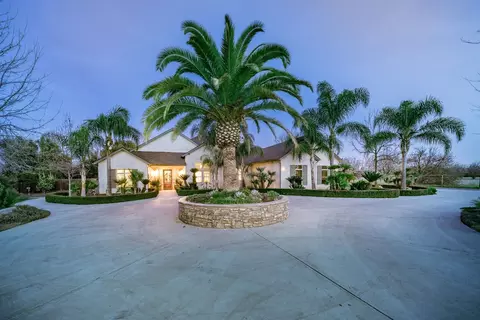 10194 N Fowler Ave, Clovis, CA 93619 photo 1