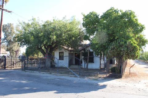 1561 N Bishop Ave, Kerman, CA 93630 photo 1
