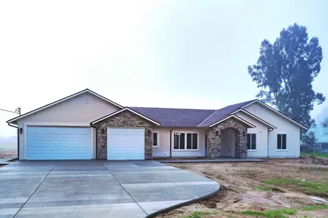37920 Berkshire Dr, Madera, CA 93636 photo 1