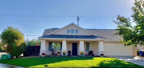 152 Claremont Ave, Sanger, CA 93657 photo 1