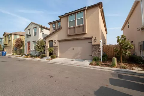 1359 Aristocracy Way, Clovis, CA 93619 photo 1