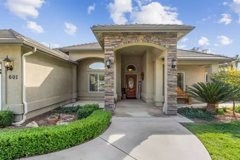 601 E Modoc Ave, Visalia, CA 93292 photo 1
