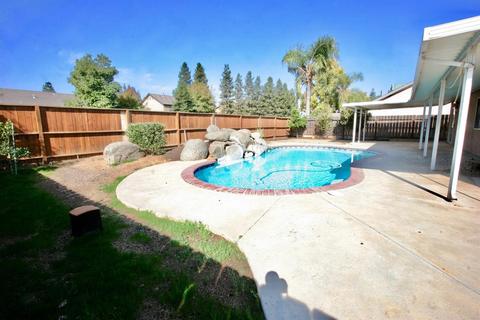 776 N Claremont Ave, Clovis, CA 93611 photo 1