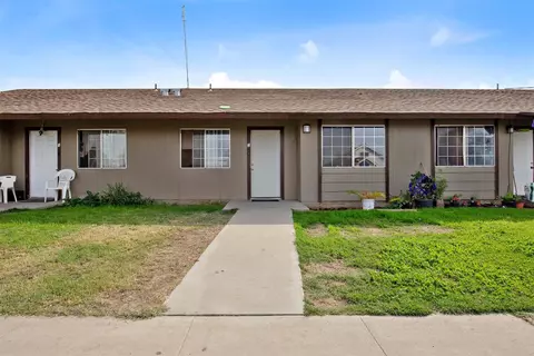 404 S M St, Dinuba, CA 93618 photo 1