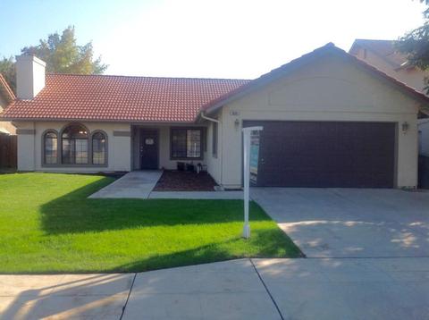 653 N Shirley Ave, Clovis, CA 93611 photo 1