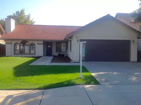 653 N Shirley Ave, Clovis, CA 93611 photo 1