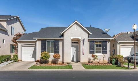 733 W Bordeaux Ln, Clovis, CA 93619 photo 1