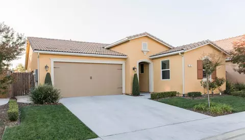 712 Kaweah Ave, Clovis, CA 93619 photo 1