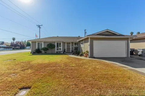 610 W San Gabriel Ave, Clovis, CA 93612 photo 1