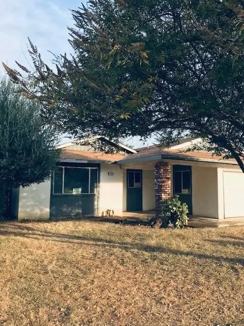 1105 Phillip St, Madera, CA 93638 photo 1