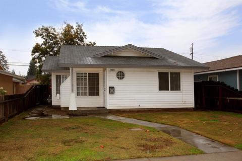 731 Woodworth Ave, Clovis, CA 93612 photo 1