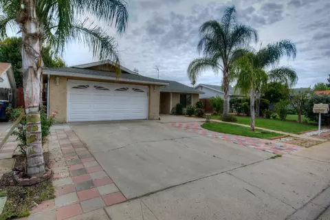 2447 Vine St, Sanger, CA 93657 photo 1