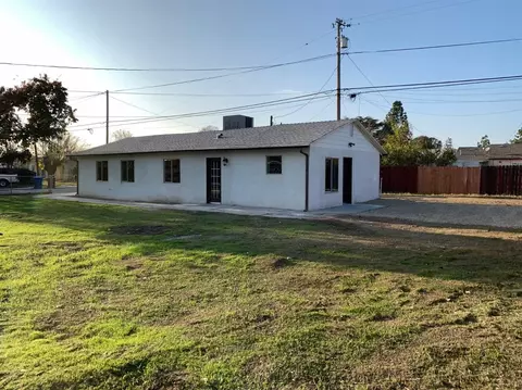 630 N 11th St, Chowchilla, CA 93610 photo 1