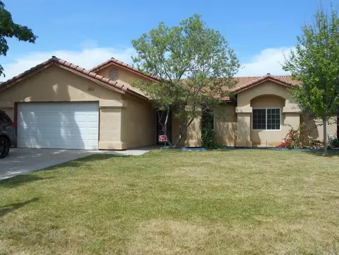 942 Florence Ave, Sanger, CA 93657 photo 1