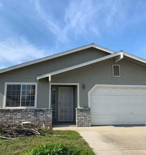 1430 Taylor St, Madera, CA 93638 photo 1