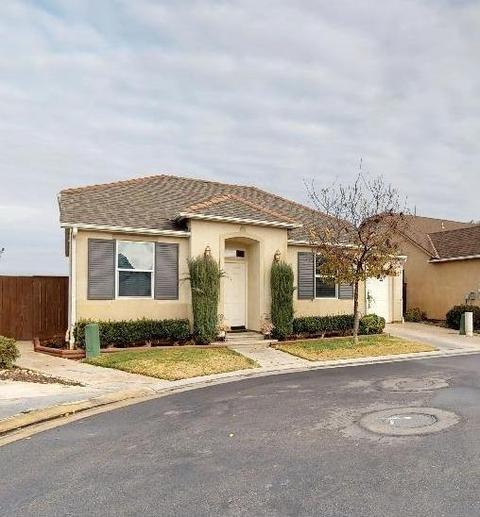 691 W Edinburgh Ln W, Clovis, CA 93619 photo 1