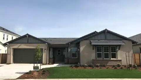637 Timberline Way S, Madera, CA 93636 photo 1
