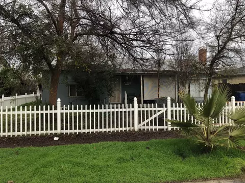 4741 E Lowe Ave, Fresno, CA 93702 photo 1