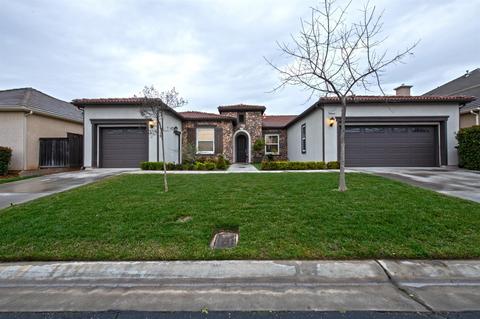 4215 N Montego Ln, Clovis, CA 93619 photo 1