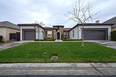 4215 N Montego Ln, Clovis, CA 93619 photo 1