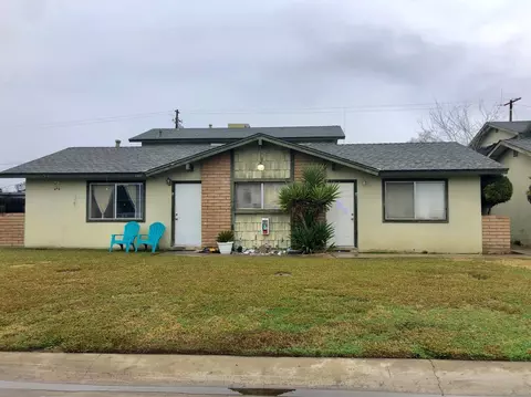 646 W Iris Ave, Visalia, CA 93277 photo 1