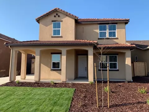 678 Blossom Way S, Madera, CA 93636 photo 1