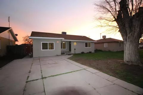 15433 W D St, Kerman, CA 93630 photo 1