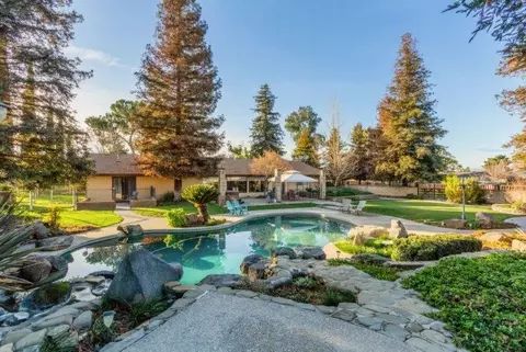 8736 Chickadee Ln, Clovis, CA 93619 photo 1