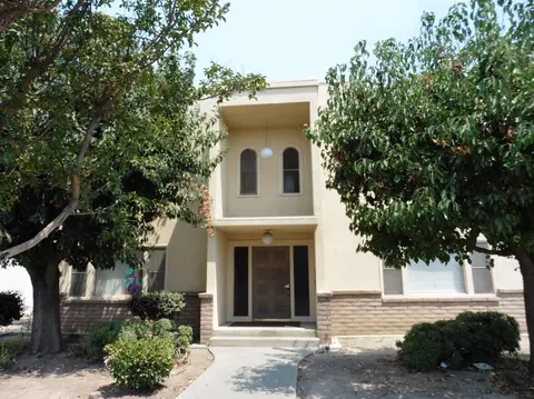 1124 E St, Reedley, CA 93654 photo 1