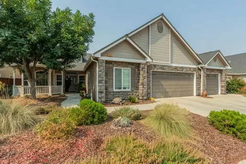 545 W Lester Ave, Clovis, CA 93619 photo 1