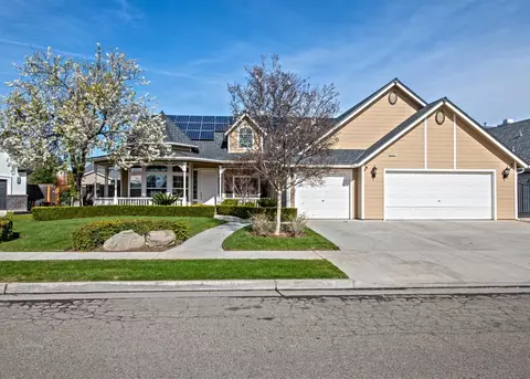 343 W Everglade Ave, Clovis, CA 93619 photo 1
