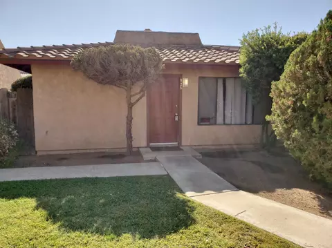 926 W Cameron St, Hanford, CA 93230 photo 1