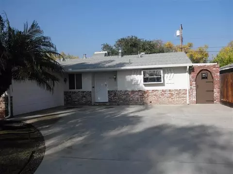 2813 E Willis Ave, Fresno, CA 93726 photo 1