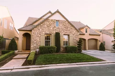 82 W Serena Ave, Clovis, CA 93619 photo 1