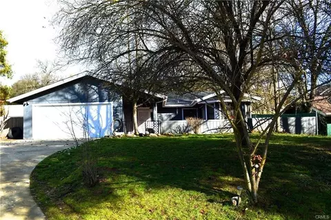 40697 Griffin Dr, Oakhurst, CA 93644 photo 1