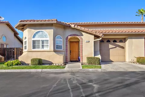 154 S Granada St, Madera, CA 93637 photo 1