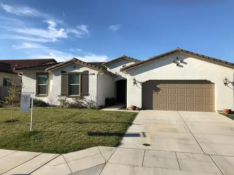978 E Skylar Ave, Fowler, CA 93625 photo 1