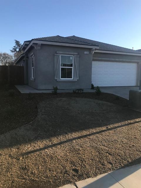 1034 E Riverside, Madera, CA 93638 photo 1