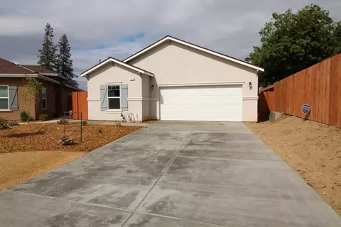 1117 Riverside Dr, Madera, CA 93638 photo 1